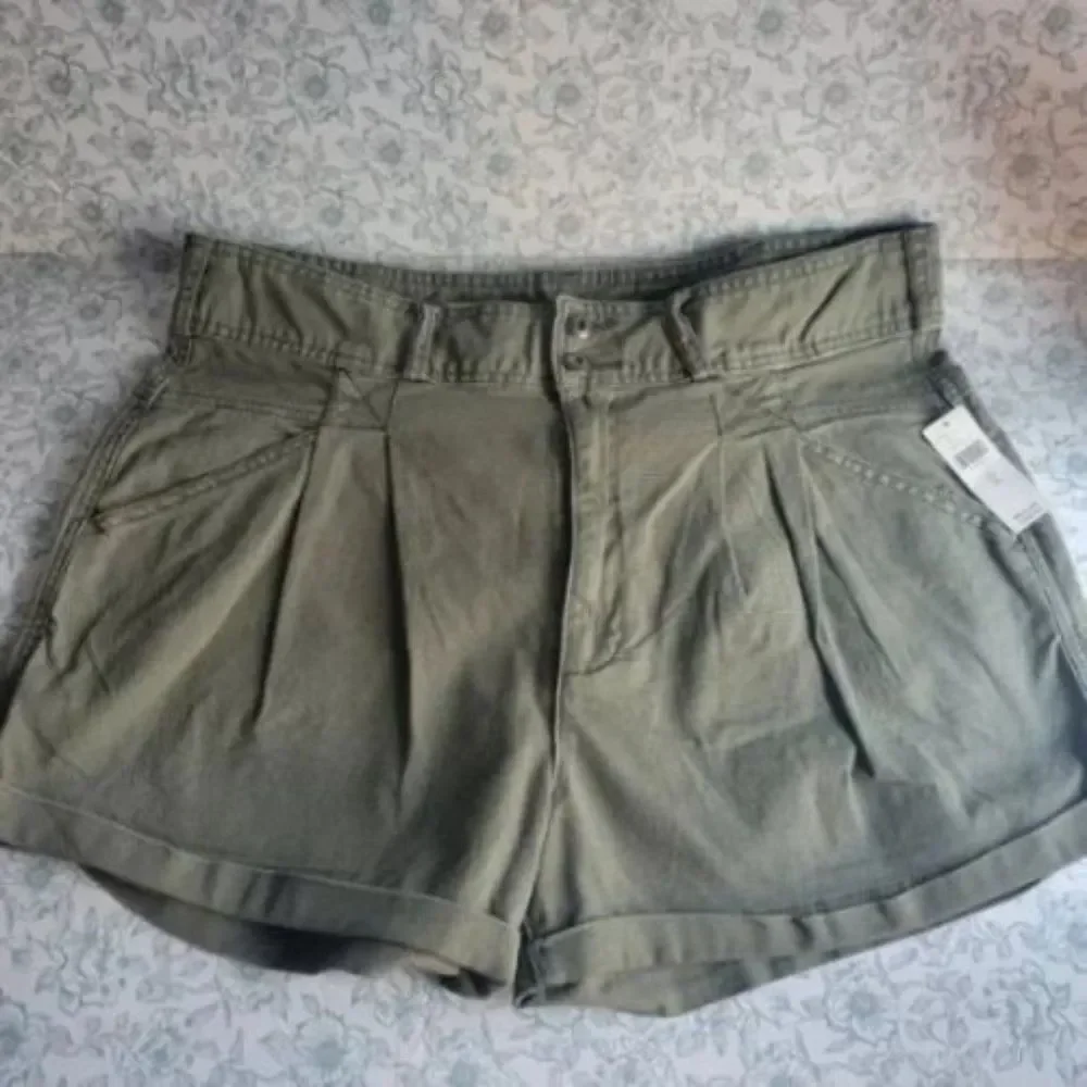 NWT Anthropologie Pilcro Relaxed Pleat Shorts | 32 - Picture 4 of 6